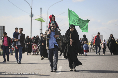 زائران به سوی میعادگاه منتظران
