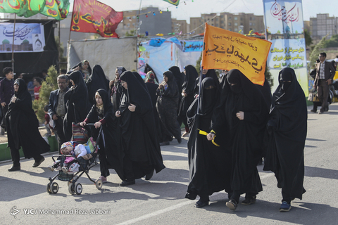 زائران به سوی میعادگاه منتظران