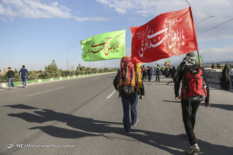 زائران به سوی میعادگاه منتظران