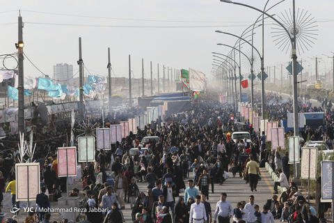 زائران به سوی میعادگاه منتظران