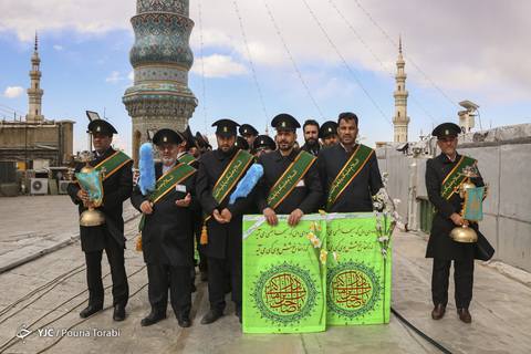 مراسم تعویض پرچم گنبد مسجد مقدس جمکران در آستانه نیمه شعبان، میلاد حضرت امام مهدی(عج)