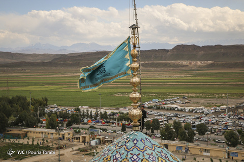 مراسم تعویض پرچم گنبد مسجد مقدس جمکران در آستانه نیمه شعبان، میلاد حضرت امام مهدی(عج)