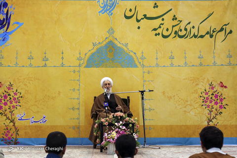مراسم عمامه گذاری طلاب به مناسبت نیمه شعبان در حوزه علمیه امام خمینی (ره)