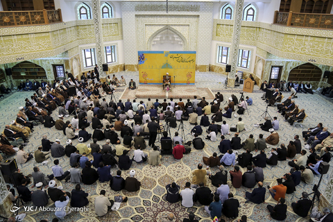 مراسم عمامه گذاری طلاب به مناسبت نیمه شعبان در حوزه علمیه امام خمینی (ره)