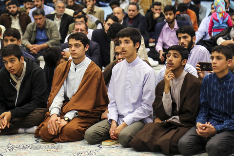 مراسم عمامه گذاری طلاب به مناسبت نیمه شعبان در حوزه علمیه امام خمینی (ره)
