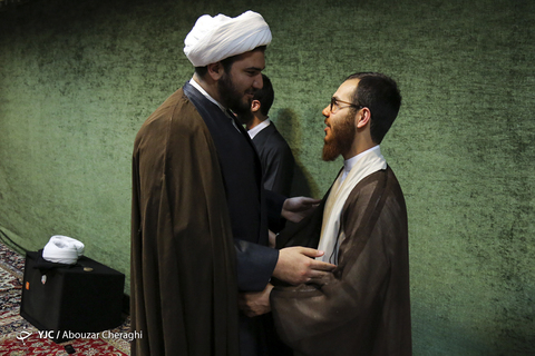مراسم عمامه گذاری طلاب به مناسبت نیمه شعبان در حوزه علمیه امام خمینی (ره)