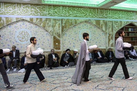 مراسم عمامه گذاری طلاب به مناسبت نیمه شعبان در حوزه علمیه امام خمینی (ره)