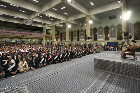 دیدار جمعی از کارگران با رهبر انقلاب