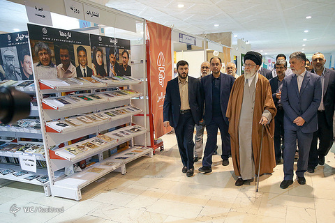 بازدید رهبر انقلاب از نمایشگاه کتاب تهران