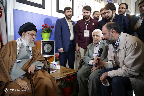 بازدید رهبر انقلاب از نمایشگاه کتاب تهران