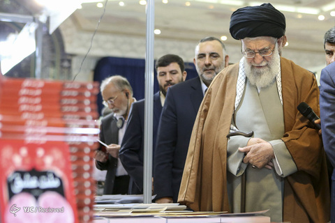 بازدید رهبر انقلاب از نمایشگاه کتاب تهران
