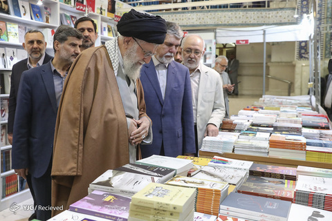 بازدید رهبر انقلاب از نمایشگاه کتاب تهران