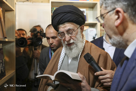 بازدید رهبر انقلاب از نمایشگاه کتاب تهران
