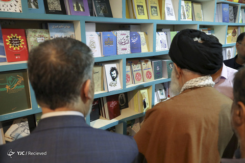 بازدید رهبر انقلاب از نمایشگاه کتاب تهران