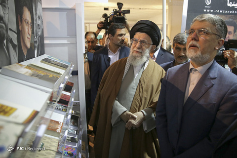 بازدید رهبر انقلاب از نمایشگاه کتاب تهران