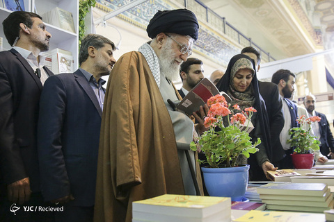 بازدید رهبر انقلاب از نمایشگاه کتاب تهران
