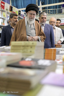 بازدید رهبر انقلاب از نمایشگاه کتاب تهران