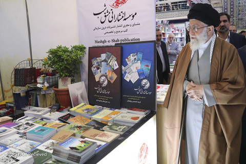 بازدید رهبر انقلاب از نمایشگاه کتاب تهران