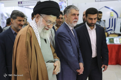 بازدید رهبر انقلاب از نمایشگاه کتاب تهران