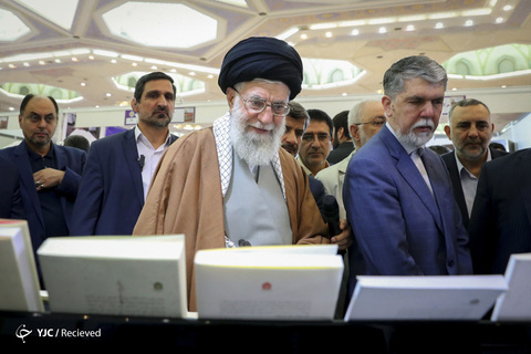 بازدید رهبر انقلاب از نمایشگاه کتاب تهران