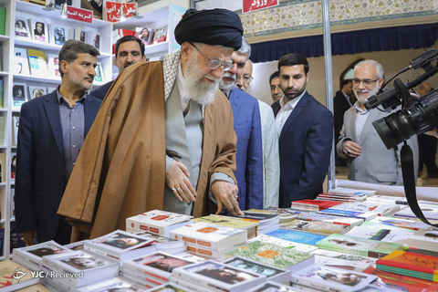 بازدید رهبر انقلاب از نمایشگاه کتاب تهران