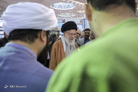 بازدید رهبر انقلاب از نمایشگاه کتاب تهران