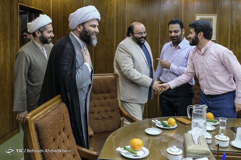 نشست هم اندیشی شاعران آئینی