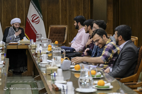 نشست هم اندیشی شاعران آئینی