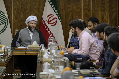 نشست هم اندیشی شاعران آئینی