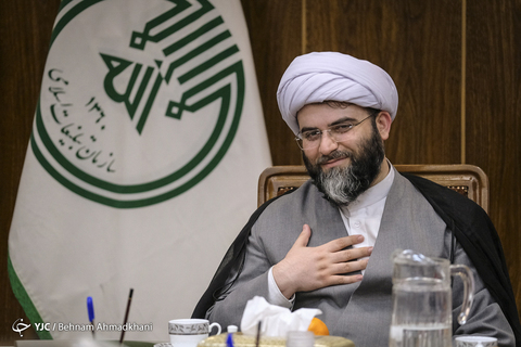 نشست هم اندیشی شاعران آئینی