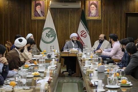 نشست هم اندیشی شاعران آئینی