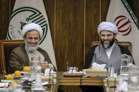 نشست هم اندیشی شاعران آئینی
