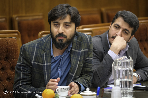نشست هم اندیشی شاعران آئینی