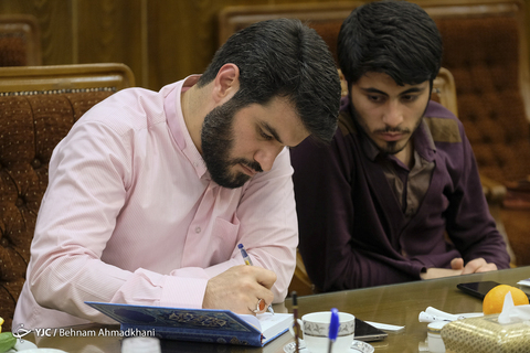نشست هم اندیشی شاعران آئینی