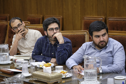نشست هم اندیشی شاعران آئینی