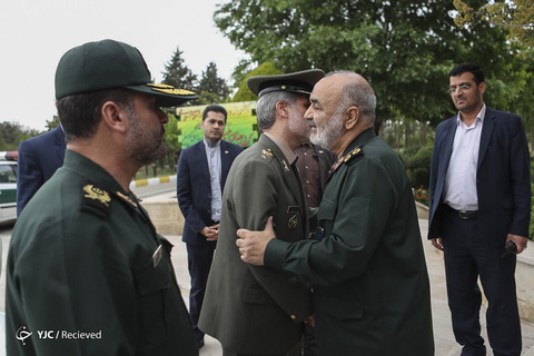 دیدار امیرسرتیپ امیر حاتمی وزیر دفاع با سرلشکر حسین سلامی فرمانده جدید کل سپاه