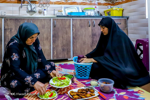 اولین افطار مهمان شهید مدافع حرم