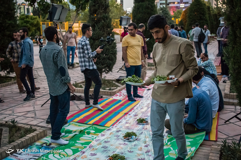 افطاری ساده عکاسان متعهد در پارک هنرمندان