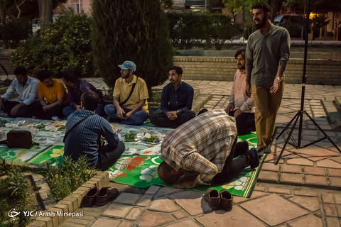 افطاری ساده عکاسان متعهد در پارک هنرمندان