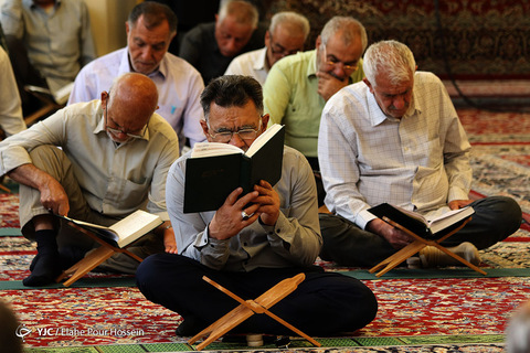 محفل انس با قرآن کریم در حرم شاهچراغ (ع) شیراز