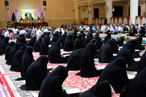 محفل انس با قرآن کریم در حرم شاهچراغ (ع) شیراز