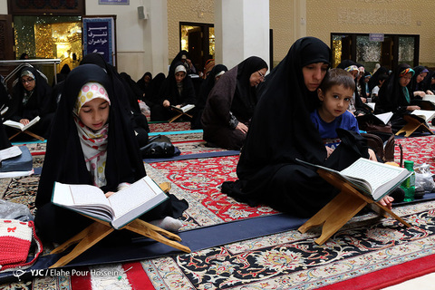 محفل انس با قرآن کریم در حرم شاهچراغ (ع) شیراز