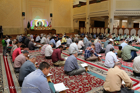 محفل انس با قرآن کریم در حرم شاهچراغ (ع) شیراز