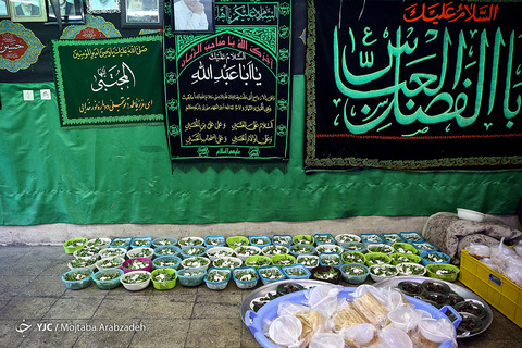 سفره‎ افطار برای اهالی محل