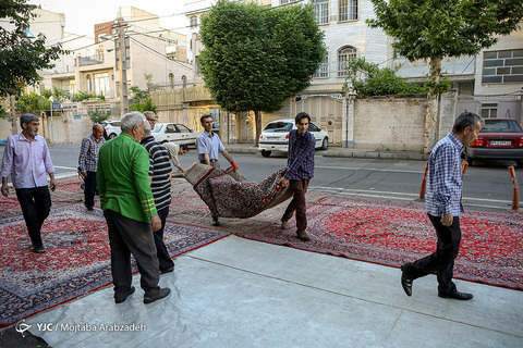 سفره‎ افطار برای اهالی محل