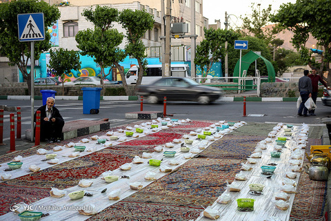 سفره‎ افطار برای اهالی محل