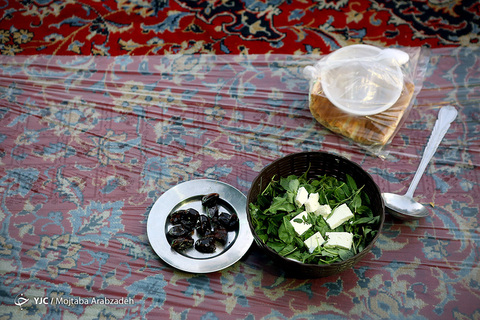 سفره‎ افطار برای اهالی محل