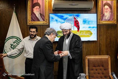 دیدار نخبگان فرهنگ و هنر افغانستانی با رئیس سازمان تبلیغات