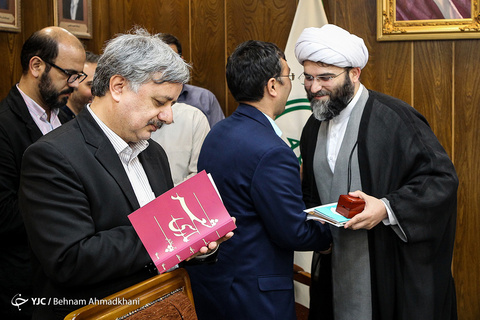 دیدار نخبگان فرهنگ و هنر افغانستانی با رئیس سازمان تبلیغات
