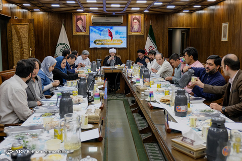 دیدار نخبگان فرهنگ و هنر افغانستانی با رئیس سازمان تبلیغات